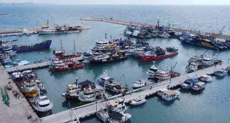 Akdeniz'de uluslararası sularda balıkçılara fırtına engeli