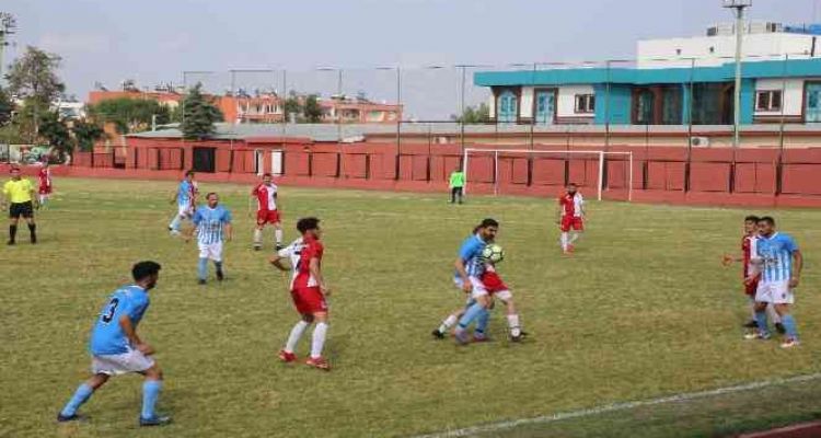 Toroslar'da Mahalleler Arası Futbol Turnuvası heyecanı sürüyor