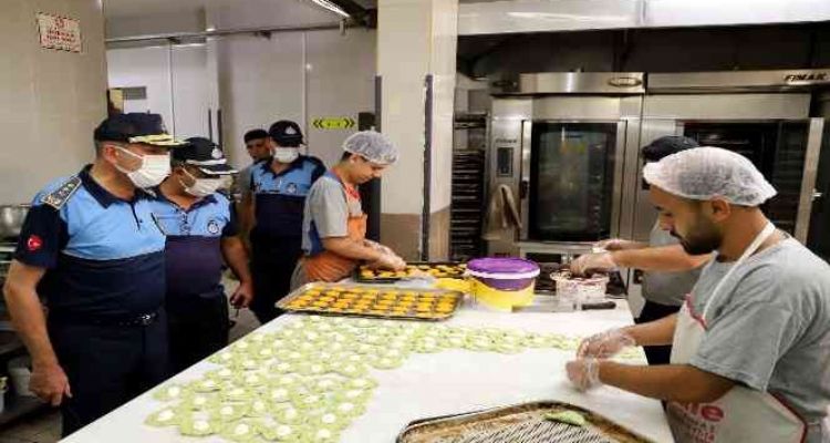 Akdeniz'de patiseriler denetlendi
